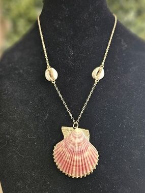 Gold Lined Seashell Necklace